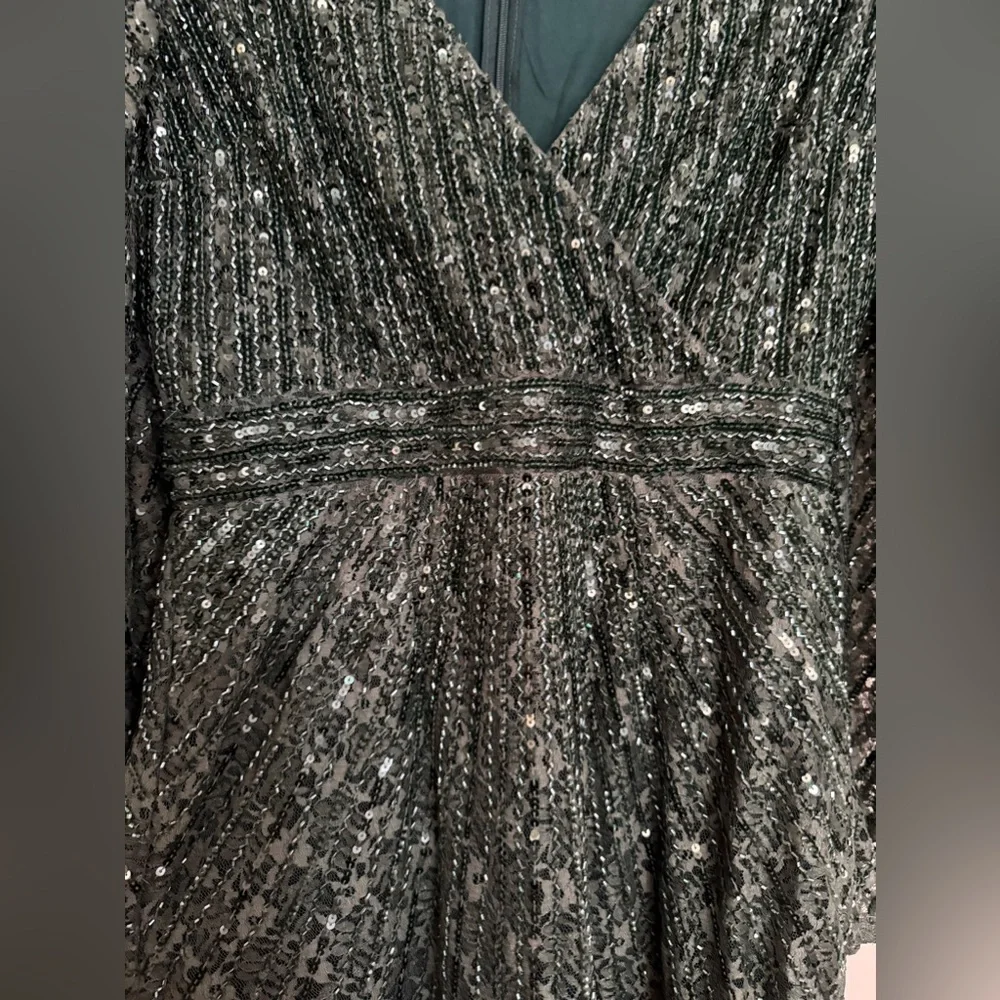NWT | Mac Duggal 93676 Deep Green Beaded Lace Long Sleeve Midi Dress Size 6